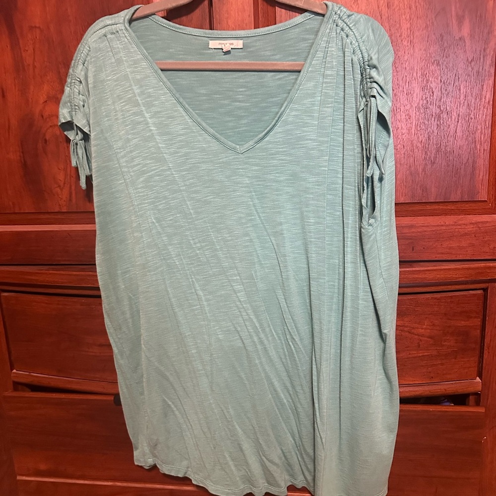 Maurice’s XL teal Tshirt with rauched adjustable sleeve length. Short sleeved